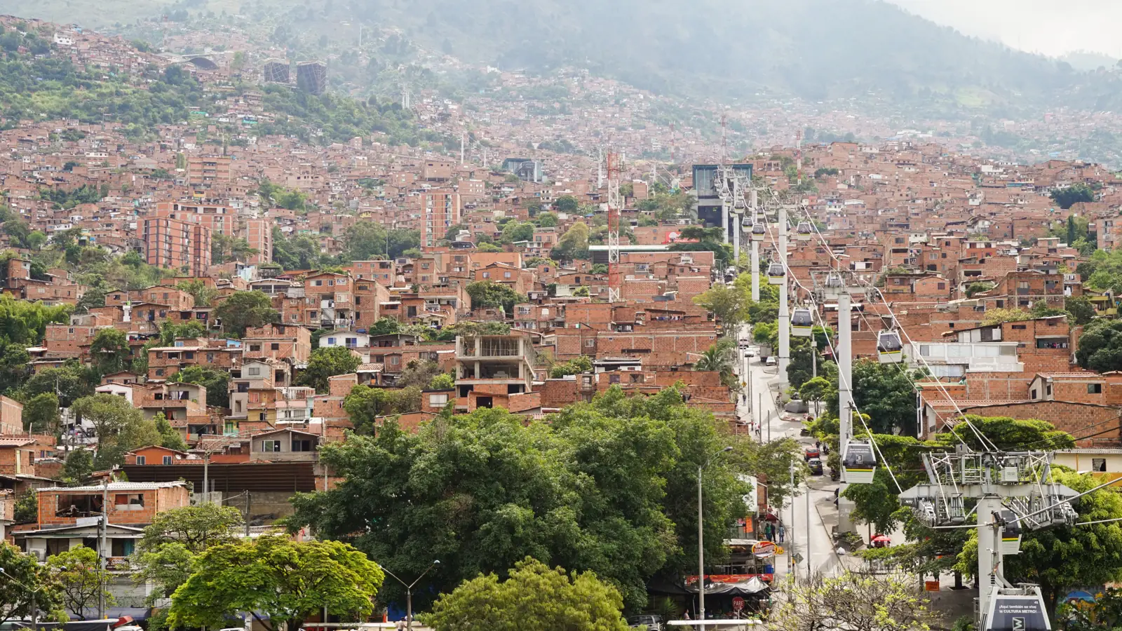 Metrocable Line K over hillside neighbourhoods, Medellín